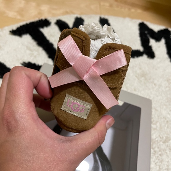 Baby girl UGGS size 0/1 Jesse bow II - Picture 3 of 5